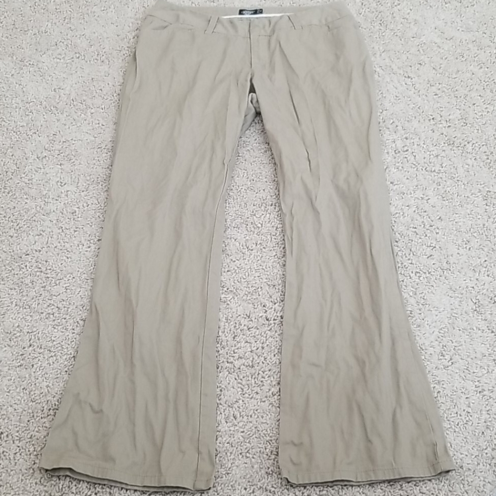Kaki pants